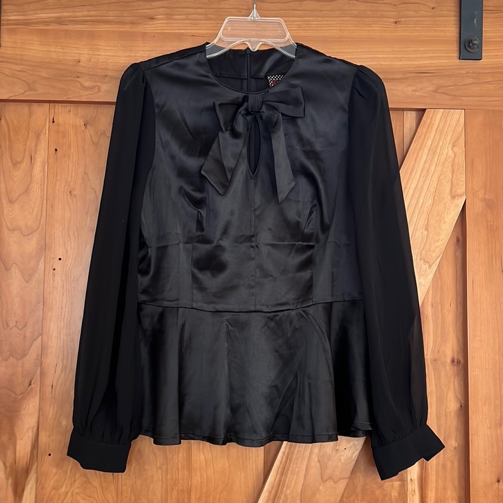 Excellent used condition. Never worn black top. Size medium